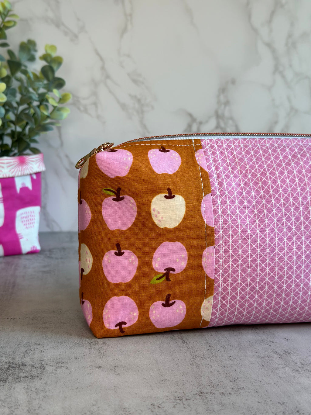 Boxy Pouch - Them Apples in Caramel