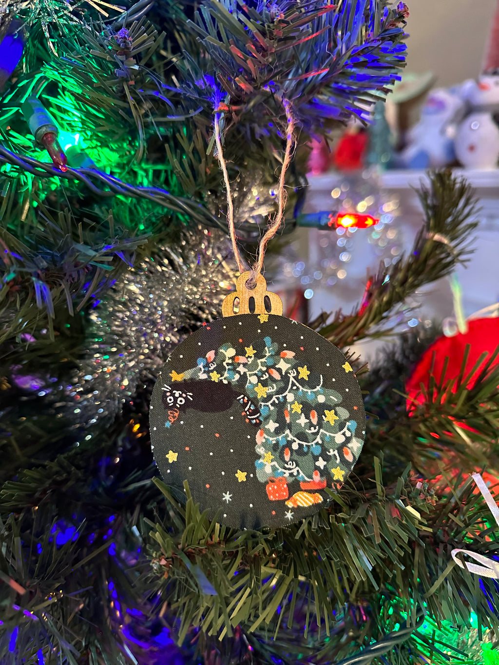fabric ornament - cat pulling tree down