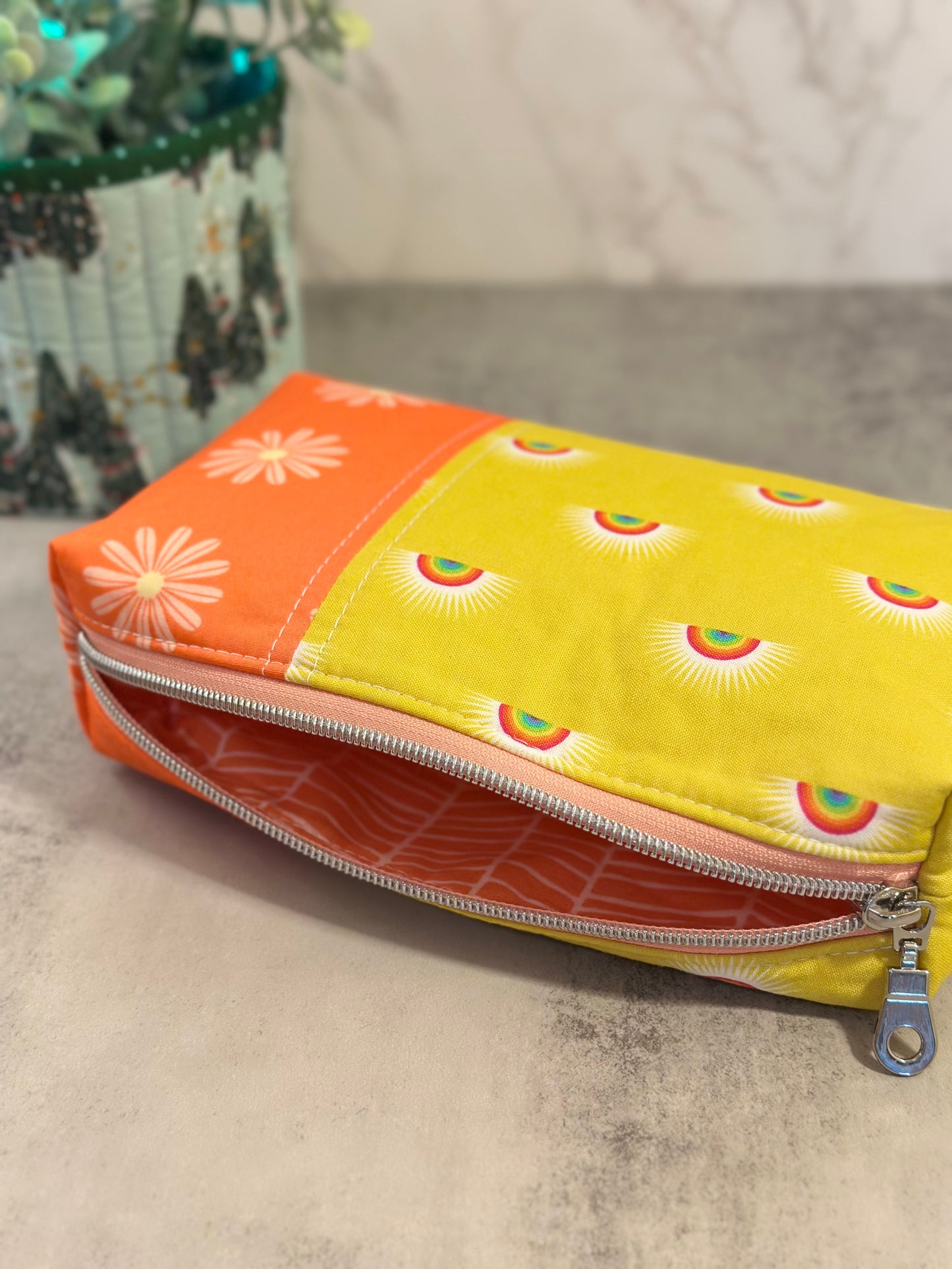 Boxy Pouch - Daisies