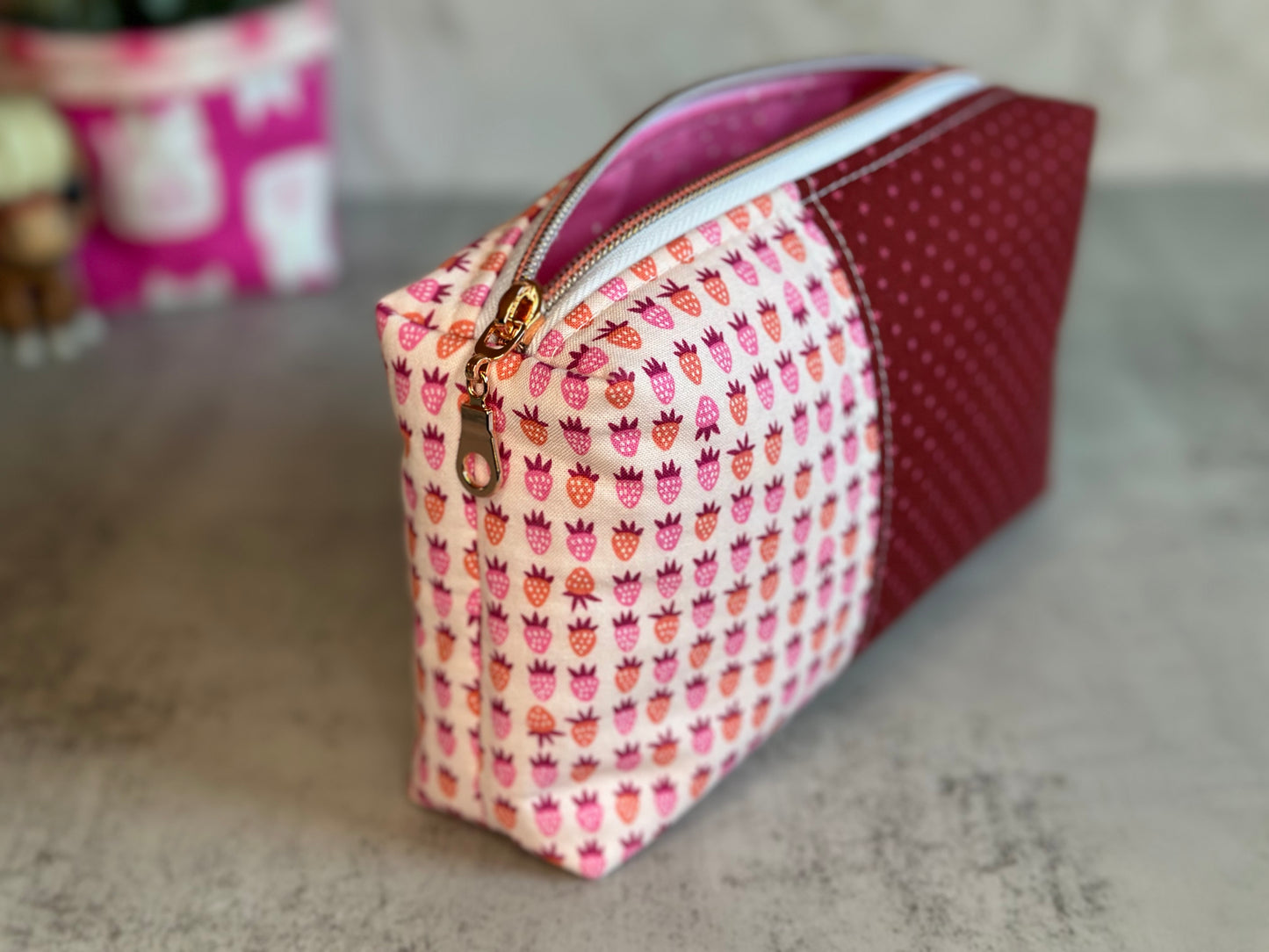 Boxy Pouch - Mini Strawberries