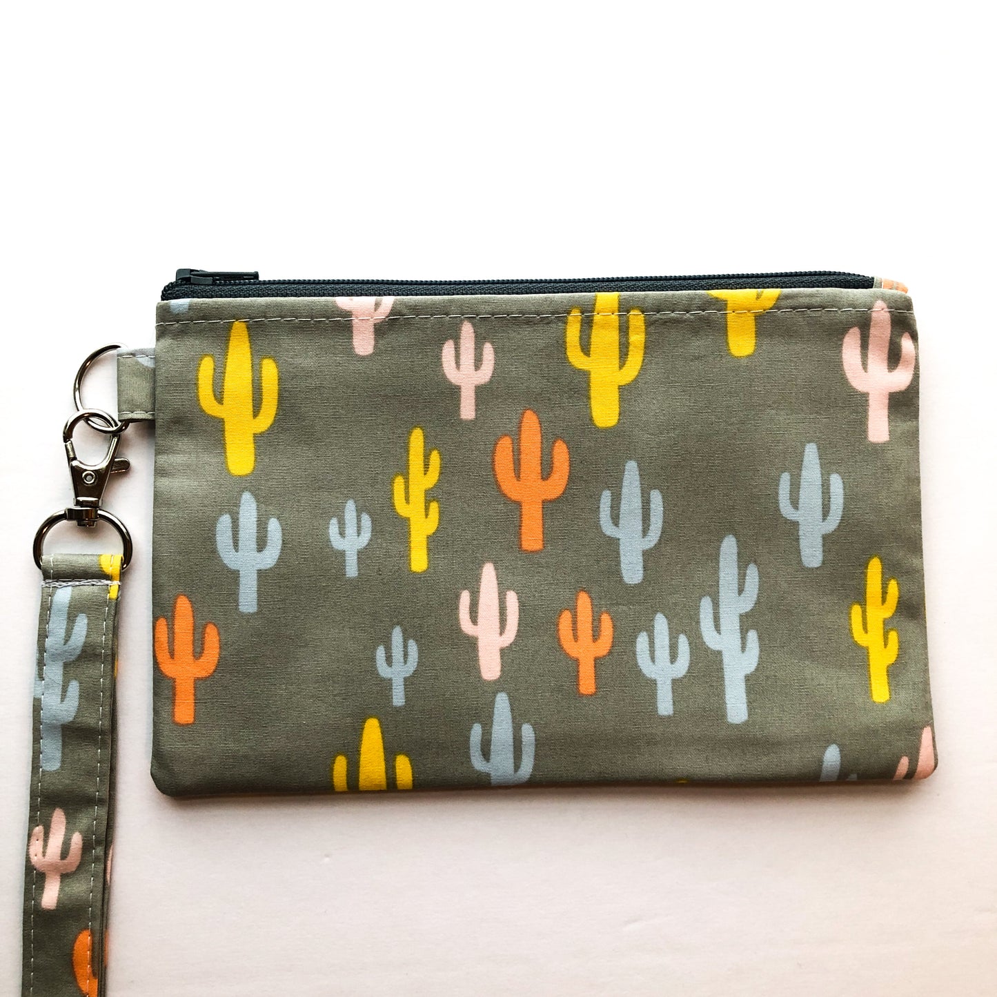 Essential Wristlet - Cacti