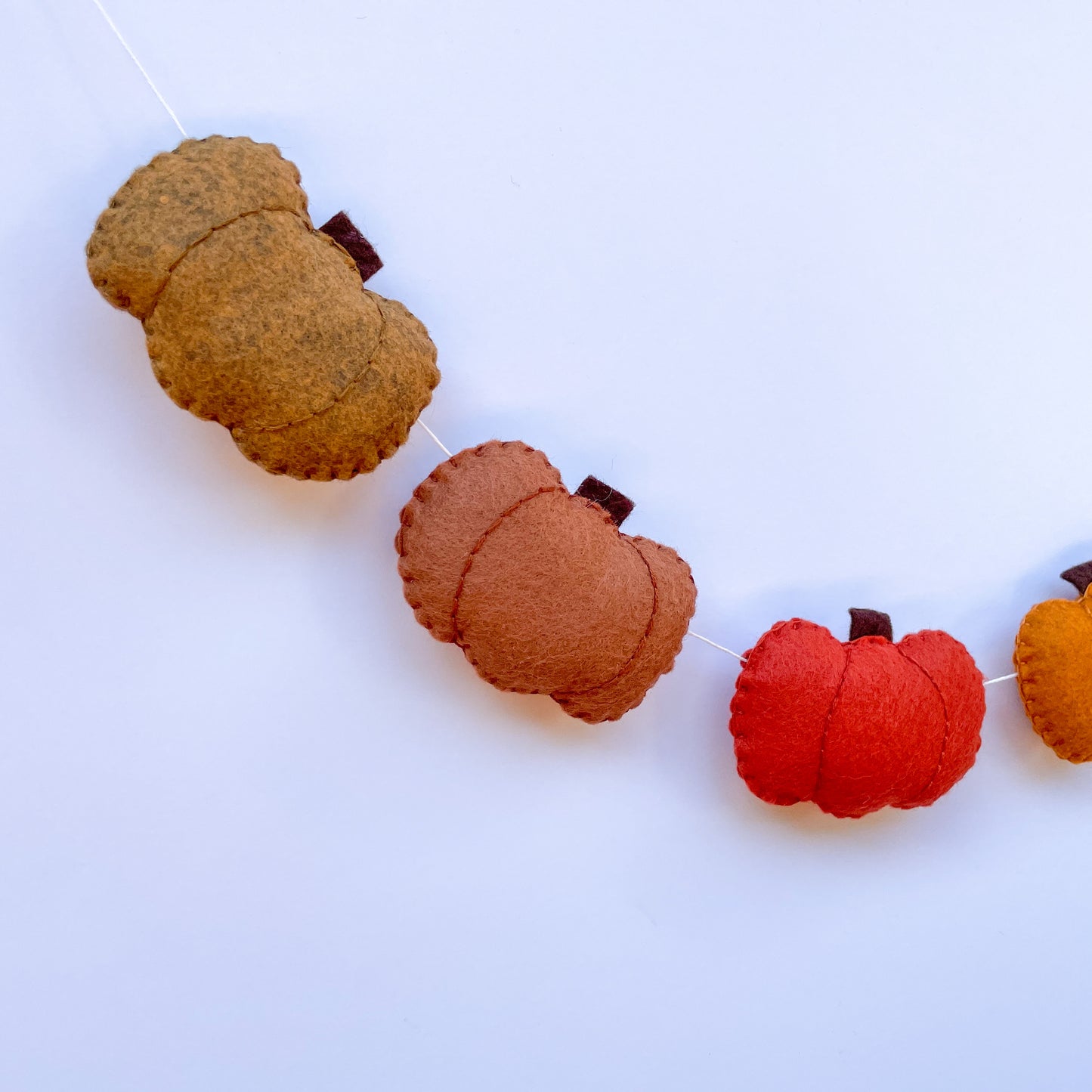 fall inspired pumpkin garland